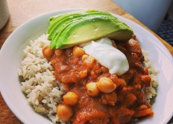 Curry de garbanzos con mango