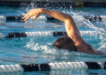 La mejoría en natación de Sam Long