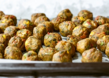 Albóndigas de espinacas con pure de brócoli.