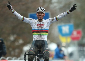 Van der Poel operado de la rodilla