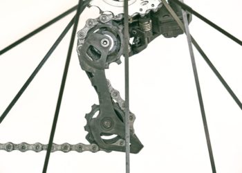 Roban un camión de componentes Shimano