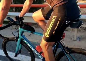 ¿Qué lleva un ciclista en la bolsa portaherramientas bicicleta?