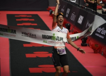 Victoria para Gurutze Frades en el IRONMAN de Vitoria y top 5 para Helene Alberdi