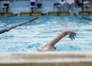 Dominando el mar: Las claves para entrenar en piscina para nadar en aguas abiertas.