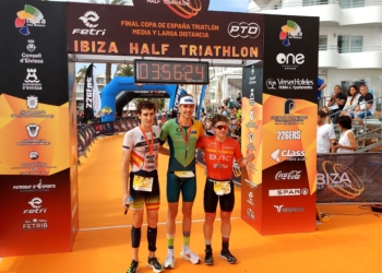 Wilhelm Hirch y Laura Gómez vencen en el Ibiza Half Triathlon