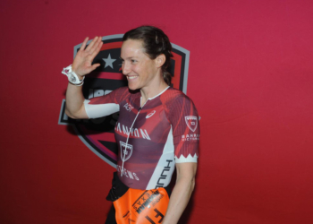Fuerte cartel femenino en IRONMAN Hamburgo