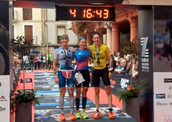 Victoria para Antonio Benito y Hanne de Vet en TradeINN Zarauzko Triatloia