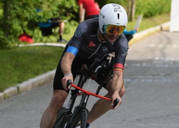 Bart Aernouts conquista Cozumel, con Van Riel brillando pese a los obstáculos