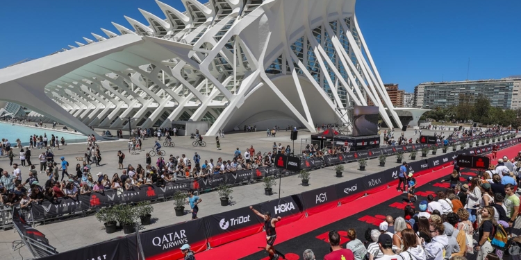 IRONMAN 70.3 Valencia 2025: Élite mundial, récords y el debut de Miriam Casillas