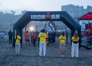 Cecilia Pérez y Casimir Moine dominan IRONMAN 70.3 Perú 2025 