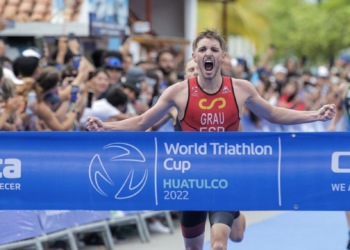 Genis Grau destroza el sprint final y se lleva el triunfo en un final de infarto en La Coruña
