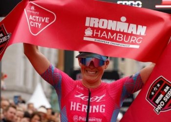 Jackie Hering gana IRONMAN  Cairns y logra su pase al Mundial en Hawái