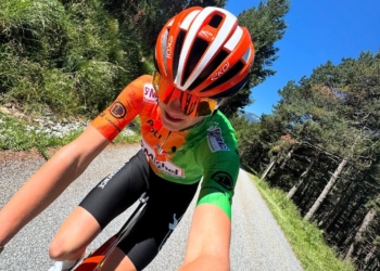 La triatleta profesional que busca dejar su huella en el Tour de Francia Femmes 2025