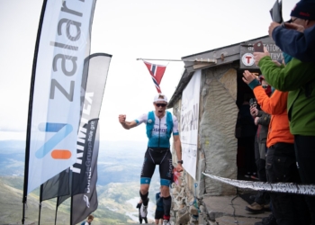 Jon Breivold, ganador del Triathlon de Alpe d’Huez 2025 con una destacada actuación española.