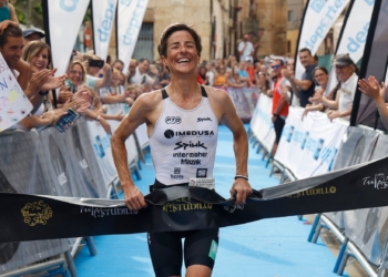 Sergio López y Gurutze Frades conquistan el Triatlón de Astudillo 2025