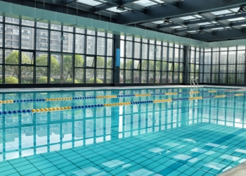 Profundidad y Temperatura: claves invisibles en la piscina
