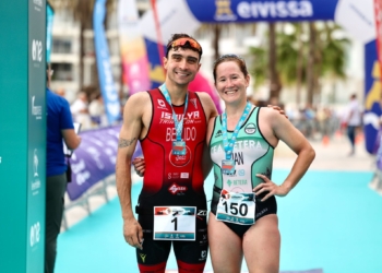 Igor Bellido y Noelia Juan arrasan en el Ibiza Sprint Triathlon 2025