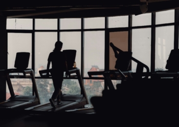 Correr en cinta o al aire libre, ¿qué es mejor?