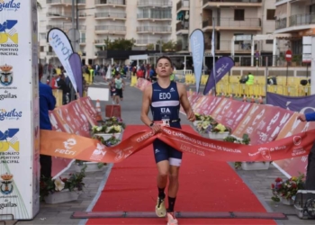 Izan Edo y Marta Pintanel se imponen en el Duatlón Carnaval de Águilas