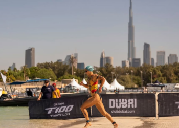 El T100 2026 levanta el telón en Gold Coast con Sara Pérez Sala en la parrilla femenina