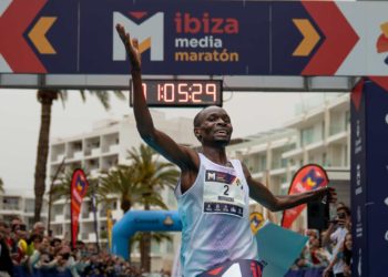 Récord de participación en la Ibiza Media Maratón 2026 con triunfo de Nockson y Chesang