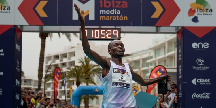 Récord de participación en la Ibiza Media Maratón 2026 con triunfo de Nockson y Chesang