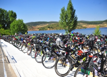 El Triatlón de Pálmaces dice adiós tras más de 30 años de historia
