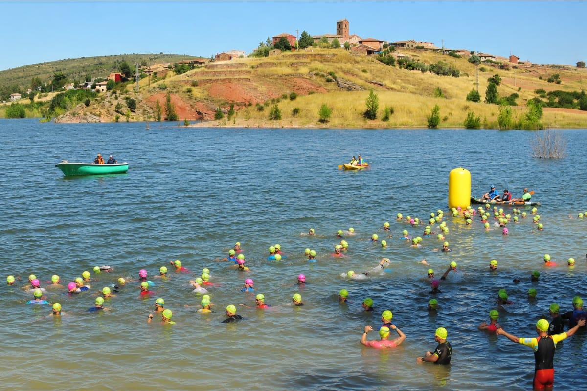 Salida de natación del Triatlón de Pálmaces