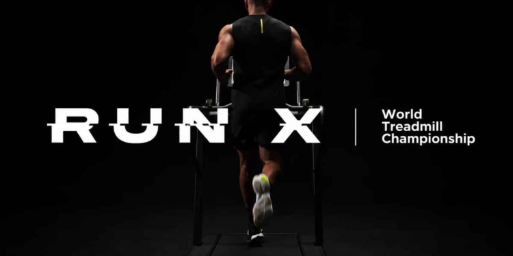 Corredor disputando un 5K en cinta dentro del campeonato mundial RUN X de World Athletics