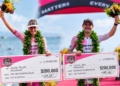 Triatletas profesionales compitiendo en una prueba IRONMAN con referencia al reparto de premios de 2027