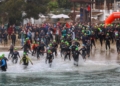 Triatletas compitiendo en TOTALTRI Mallorca, que en 2027 estrenará recorrido en Capdepera y Cala Rajada