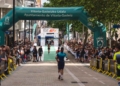 Triatletas compitiendo en vi half gasteiz, prueba de media distancia en Vitoria-Gasteiz